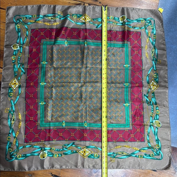 Scarf Wrap Vibrant Patterned chain and belt Scarf - Picture 3 of 7